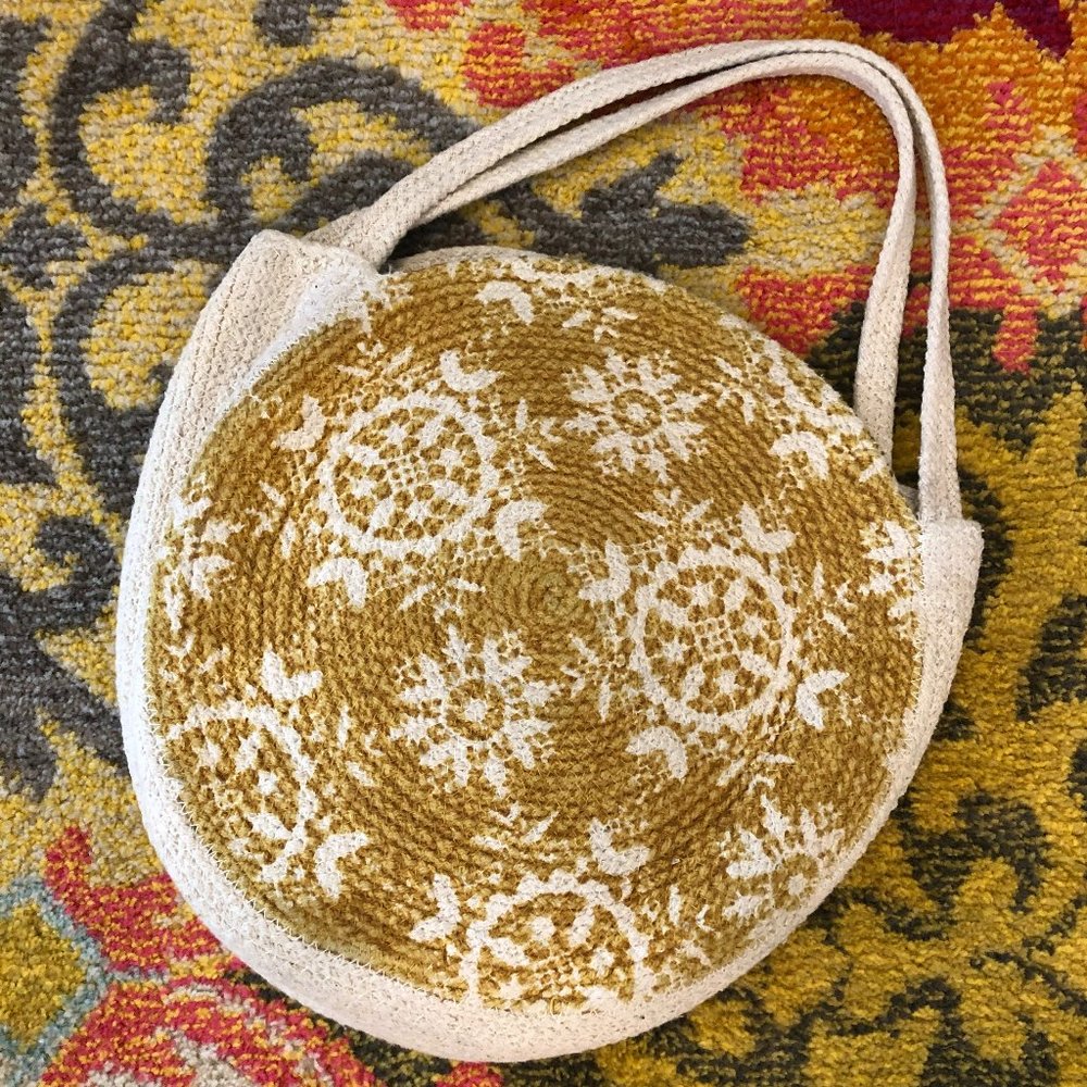 SALE!!!!! NWT Woven Round Pattern Tote